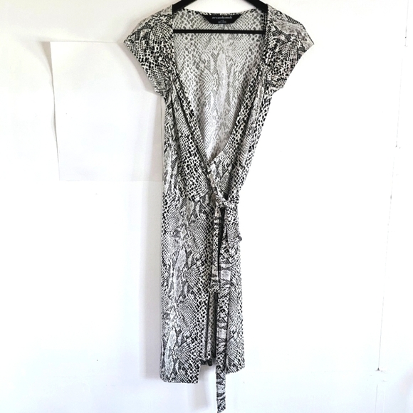Norma Kamali Snake Skin Print Rushed Short Sleeve Wrap Dress Women's Size S - Picture 2 of 7